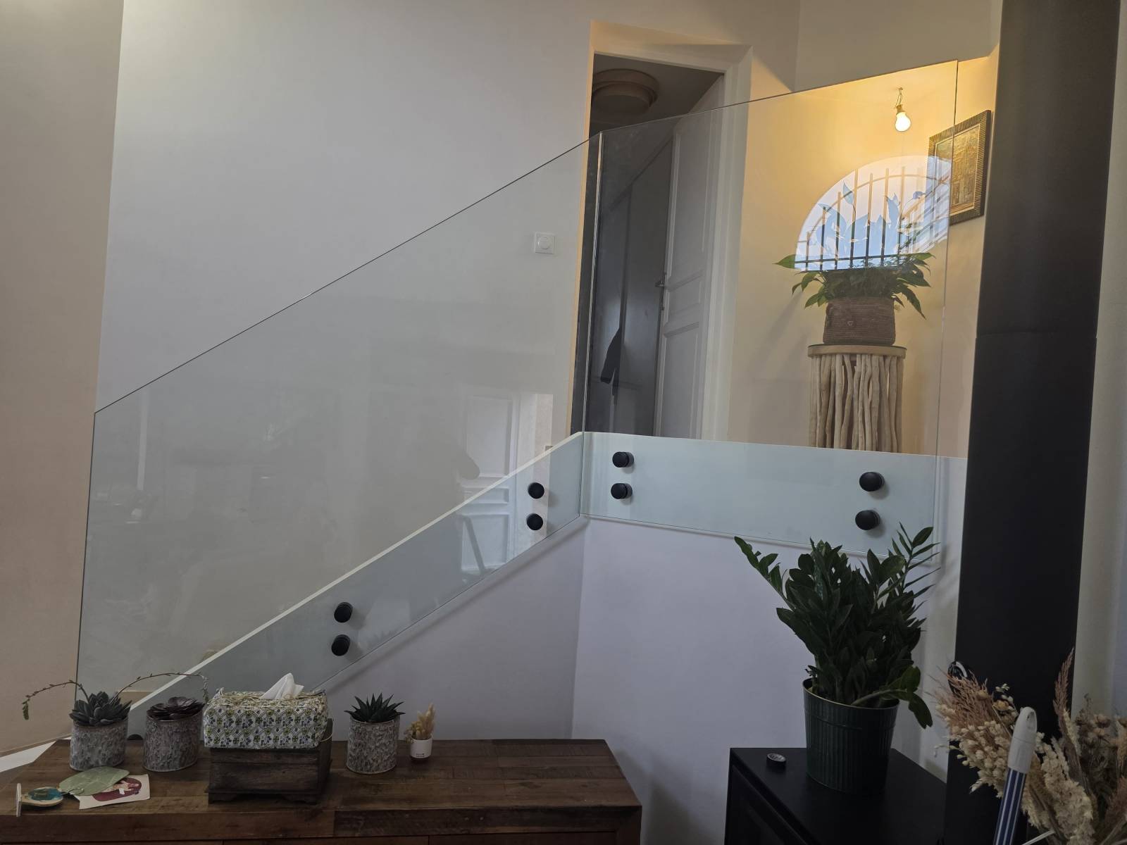 Pose d'un garde-corps d'escalier en verre à Marseille