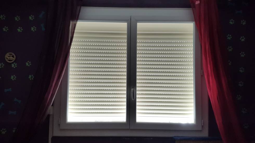 Fenêtre pvc avec volets roulants à Marseille et en PACA.