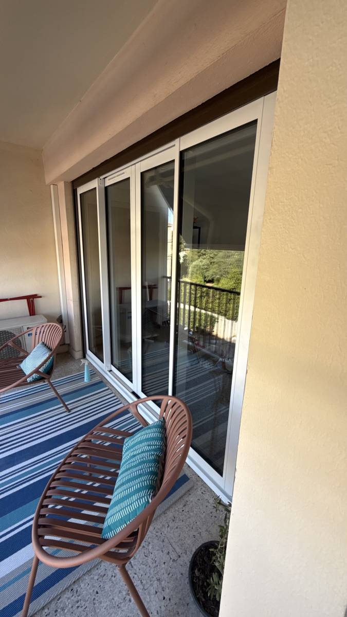 Baie coulissante en aluminium blanc 4 vantaux sur mesure
