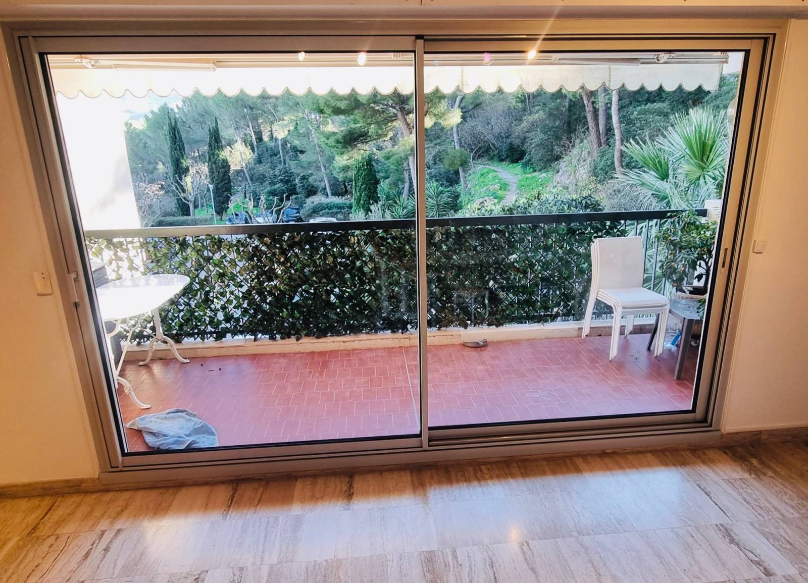 Installation d'un coulissant minimaliste dans le 9ème à Marseille !