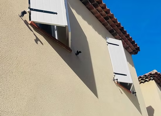 Pose et installation de volets battants et isolants en aluminium à Marseille