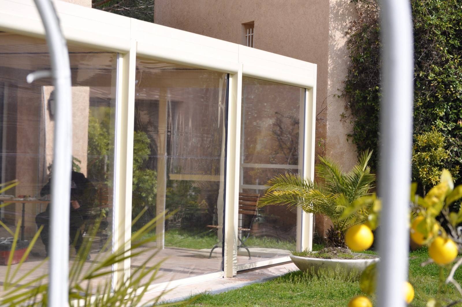 pose de coulissants aluminium laqué blanc à Plan de Cuques