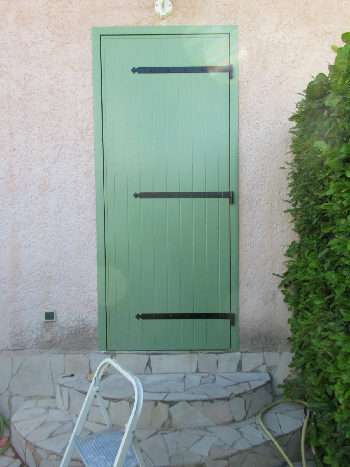 Installation de volets battants en aluminium à Marseille proche de Allauch