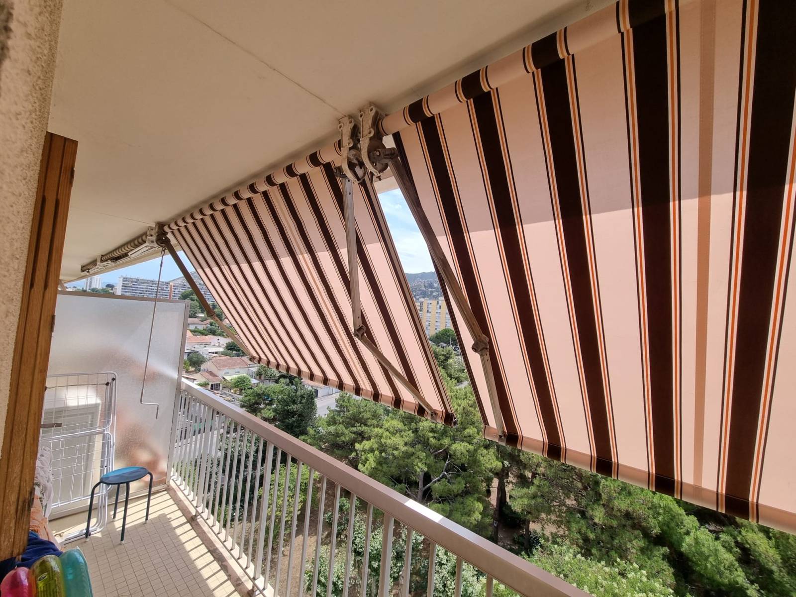 Rénovation d'un store banne à Marseille