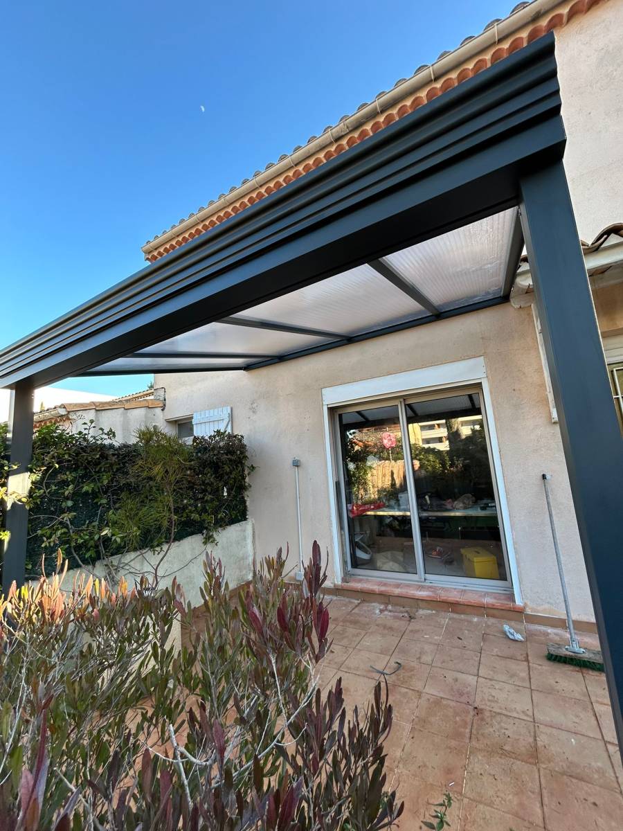 pergola alu avec plaques transparentes