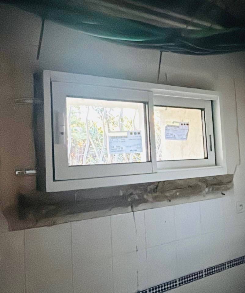 Pose et installation de nouvelles fenêtres à proximité de Marseille dans les Bouches du Rhône