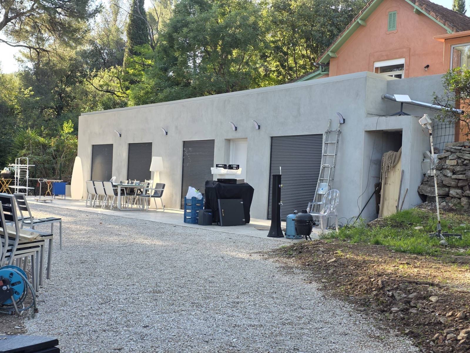 Pose de volets roulant en alu noir sablé