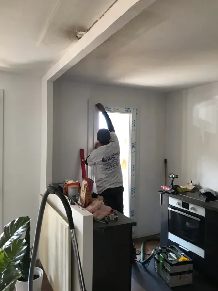 Pose de fenêtres en PVC et aluminium à Marseille résidence château Saint Jacques