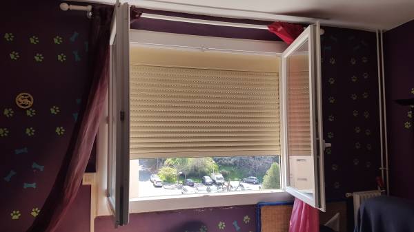 Fenêtre pvc double vitrage avec volet roulant.