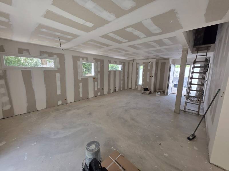 fenêtre battante en PVC blanc