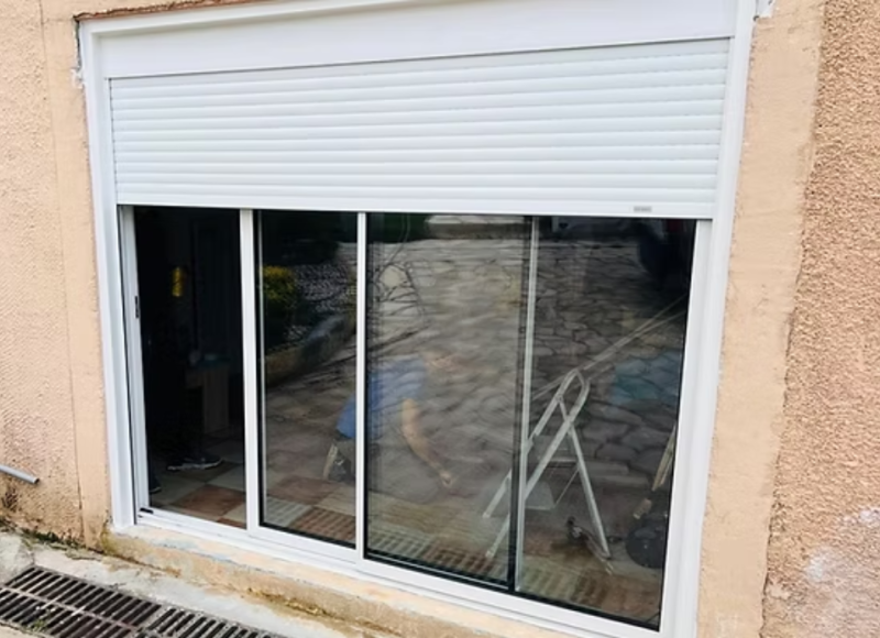 Entreprise de menuiserie pour pose de coulissant à 2 vantaux à Marseille