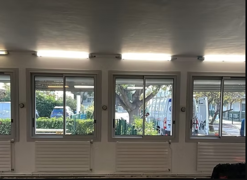 Pose de fenêtres pour local professionnel à Marseille