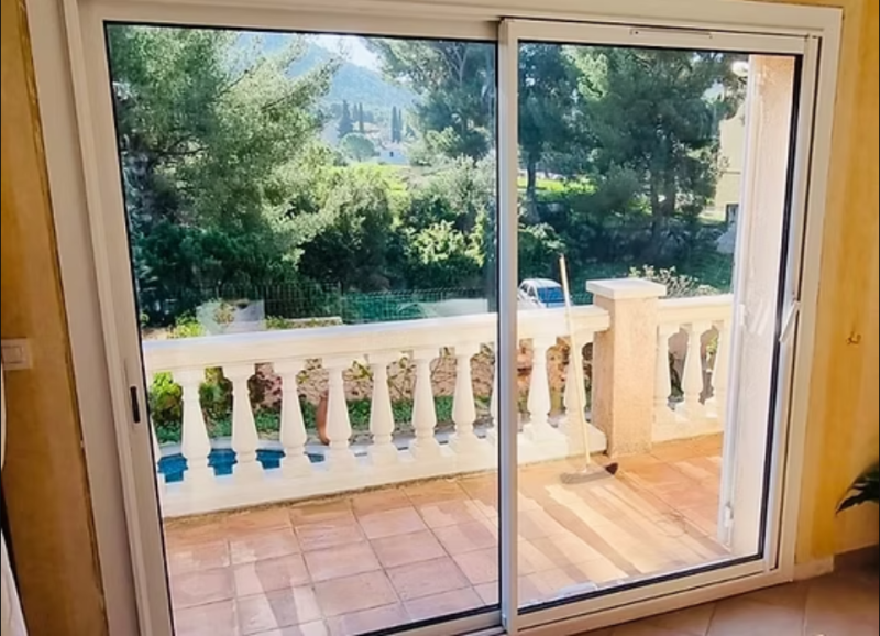 Nouvelles poses de coulissants et de fenêtres à la française dans le 13009 à Marseille