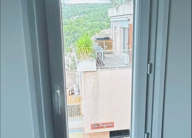 Entreprise de menuiserie pour installation de fenêtre à proximité de Marseille près de Carry le Rouet