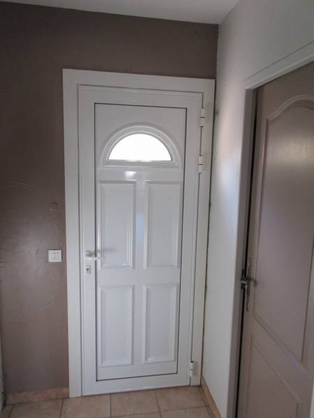 pose de porte d'entrée aluminium  à Marseille 13007