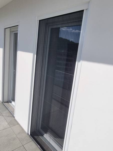 Nouvelle installation de moustiquaires coulissante/plissée dans une résidence à Marseille