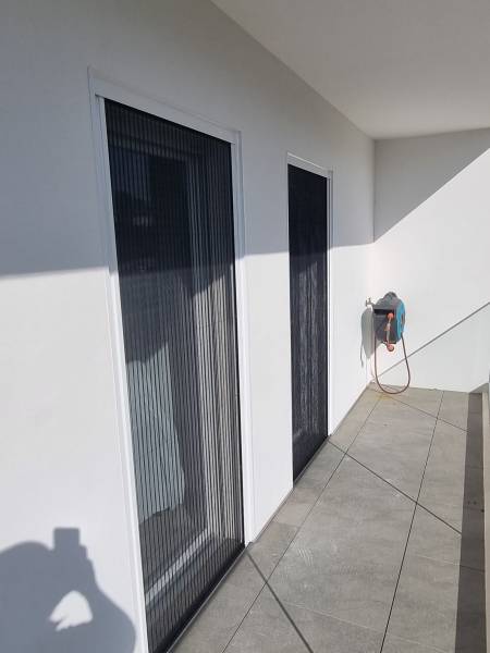 Nouvelle installation de moustiquaires coulissante/plissée dans une résidence à Marseille