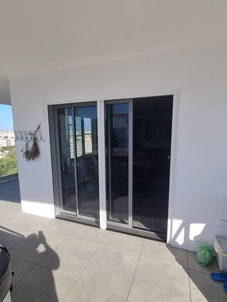 Nouvelle installation de moustiquaires coulissante/plissée dans une résidence à Marseille