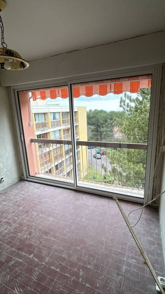 Installation de 5 châssis coulissants en aluminium avec vitrage phonique aux Pennes-Mirabeau