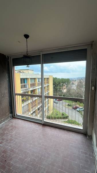 Installation de 5 châssis coulissants en aluminium avec vitrage phonique aux Pennes-Mirabeau