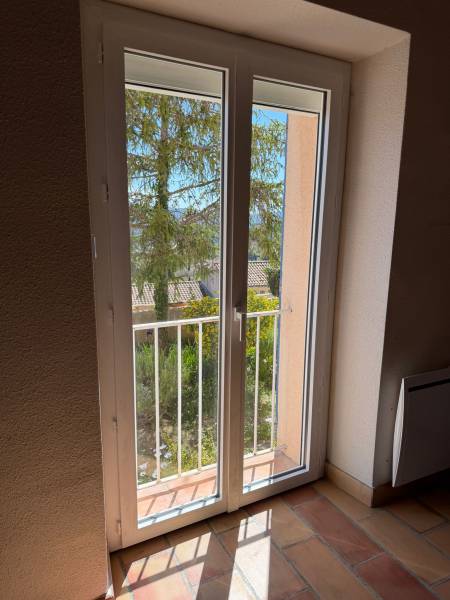 Rénovation complète de menuiseries PVC et volets roulants solaires à Roquevaire