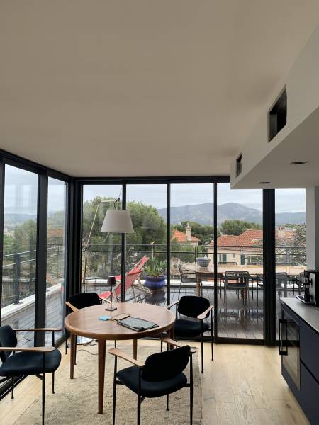 Pose d'une véranda sur un toit terrasse à Périer, dans le 8ème arrondissement de Marseille