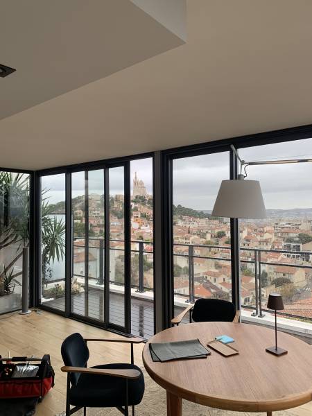 Pose d'une véranda sur un toit terrasse à Périer, dans le 8ème arrondissement de Marseille