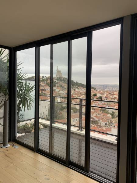 Pose d'une véranda sur un toit terrasse à Périer, dans le 8ème arrondissement de Marseille